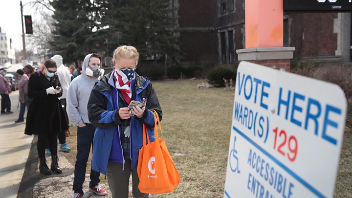 Coronavirus: Wisconsin defies its own lockdown to vote