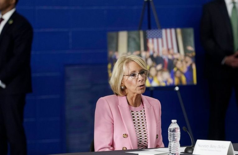 Democrats fail to override Trump veto on student loan policy