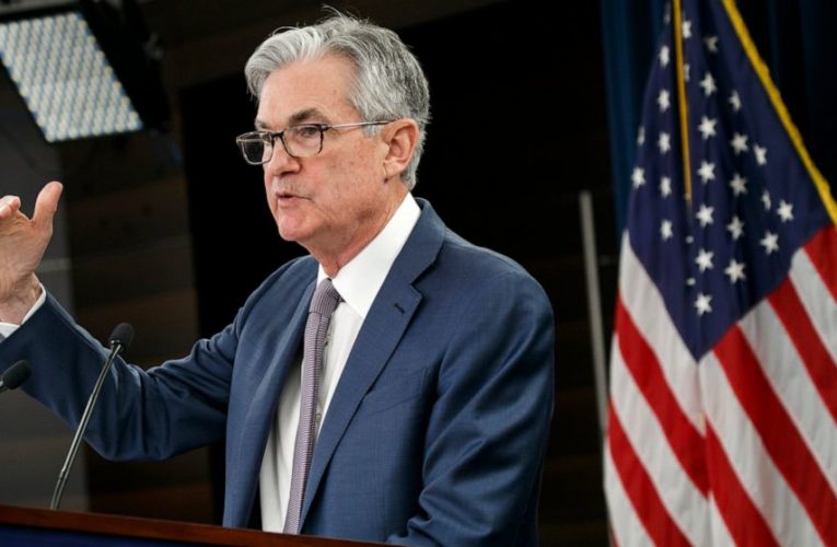 Fed sees dim economic outlook as virus squeezes economy