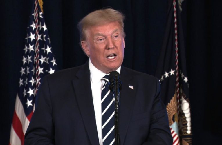 Reporter booed at Trump press conference after asking about masks