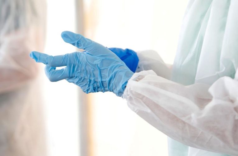 Decline in average deaths and cases throughout the US shows surge is waning