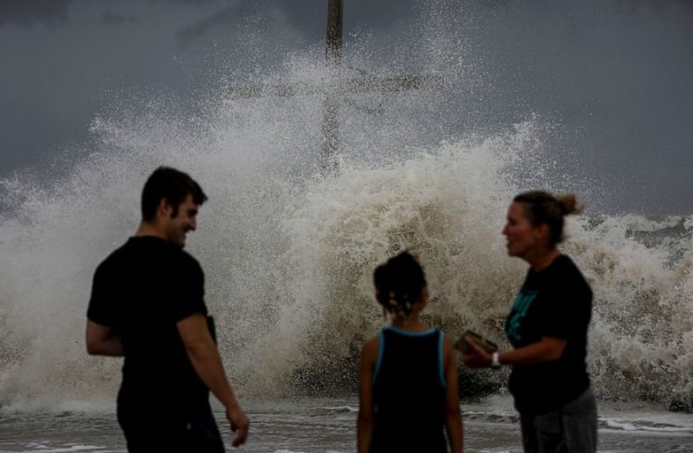 Oil industry shuts platforms, rigs, refineries before storm