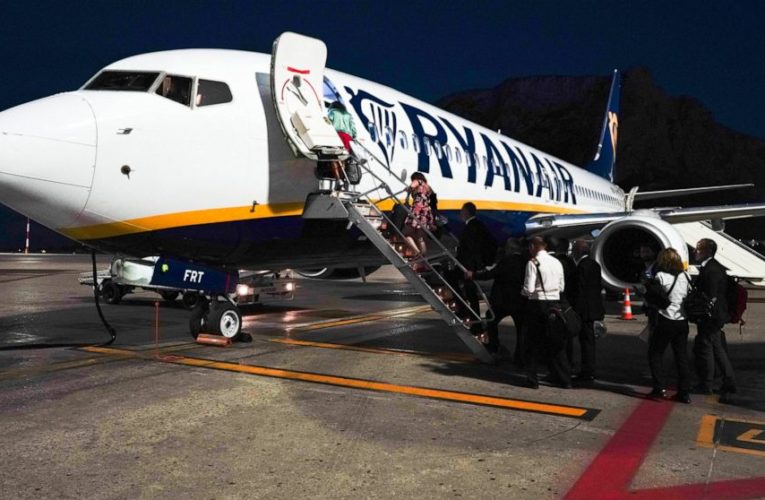 Budget carrier Ryanair cuts flights as contagions increase