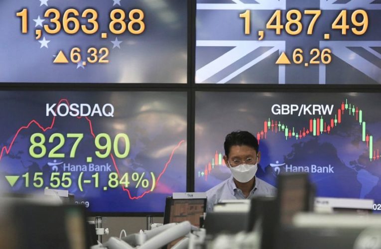 US stocks end higher as market volatility continues