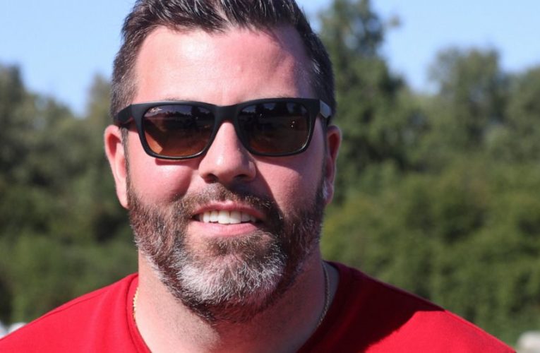 Big tippers: Alaska man joins push to aid restaurant workers