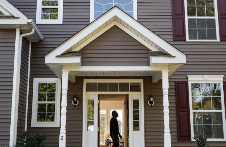 US long-term mortgage rates fall; 30-year at 2.86%