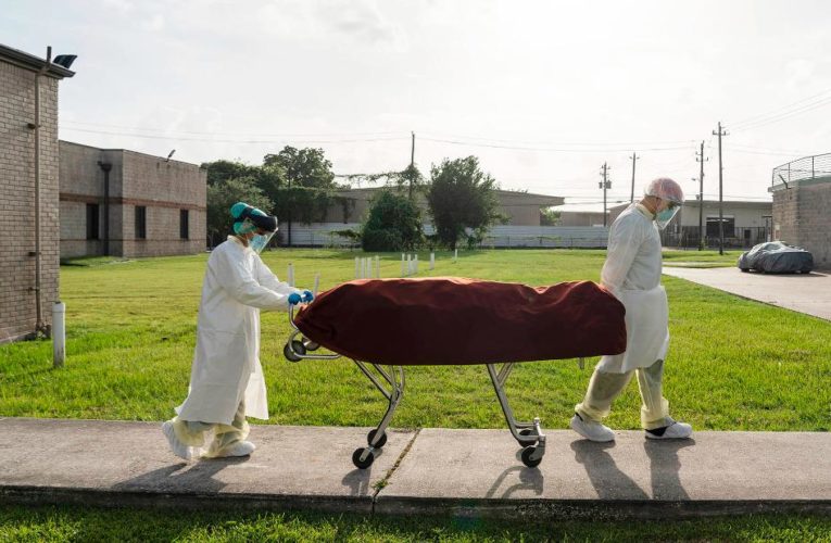The US should expect 20,000 more coronavirus deaths by the end of the month, former CDC director says