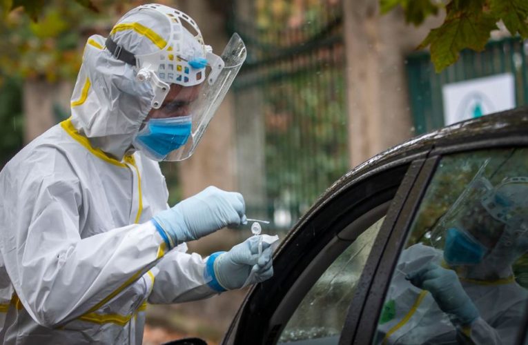 Fauci thinks the US should mandate mask use