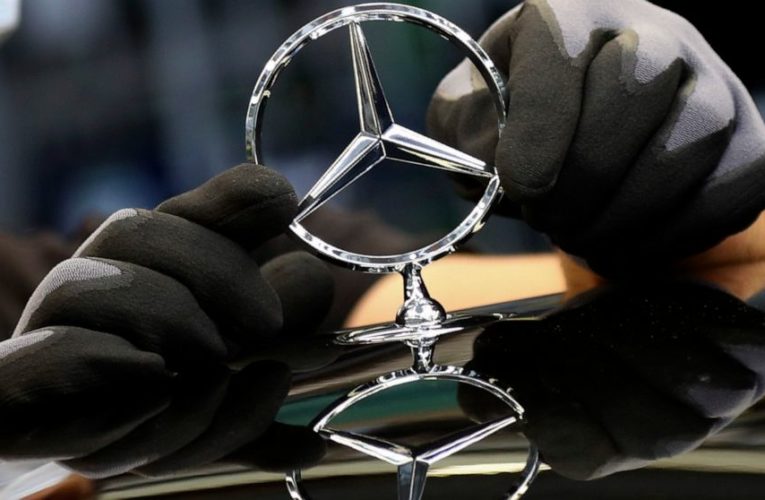 Automaker Daimler rebounds after lockdowns, raises outlook