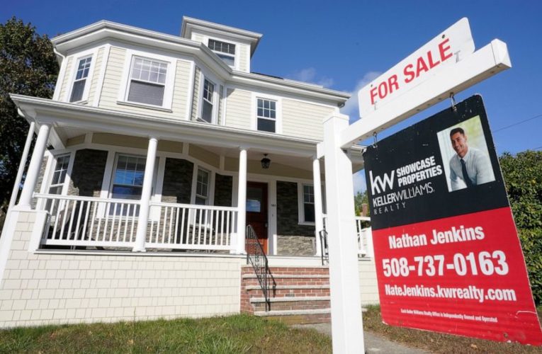 US long-term mortgage rates hit new low; 30-year at 2.80%