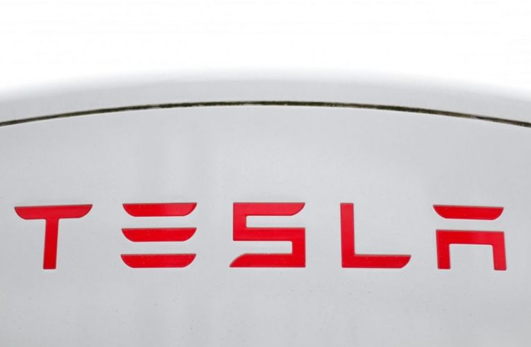 Tesla posts net profit for fifth straight quarter