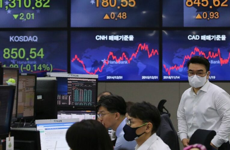 Stocks drift amid investors’ tug of war between hope, fear