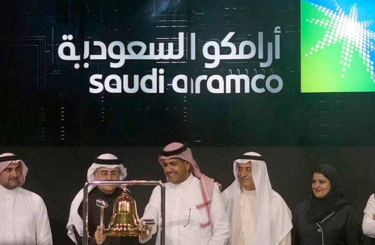Saudi Aramco to issue bonds as it seeks cash amid oil slump