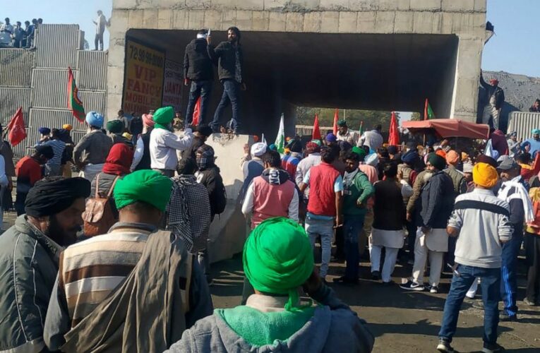 Unfazed Indian farmers continue protest against new laws