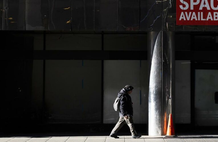 More bad jobs news: 885,000 people filed for unemployment benefits last week