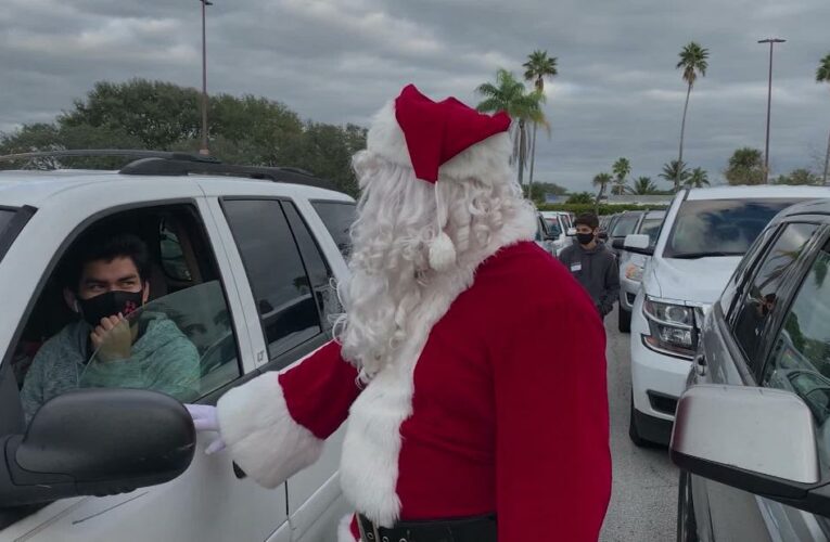 Floridians line up for food as pandemic leaves many hungry