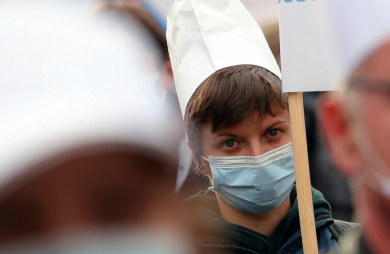 In Paris, restaurants, bistros and bars plead for work, aid
