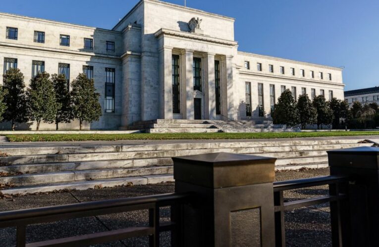 Fed finds big US banks in solid shape; keeps dividend limits