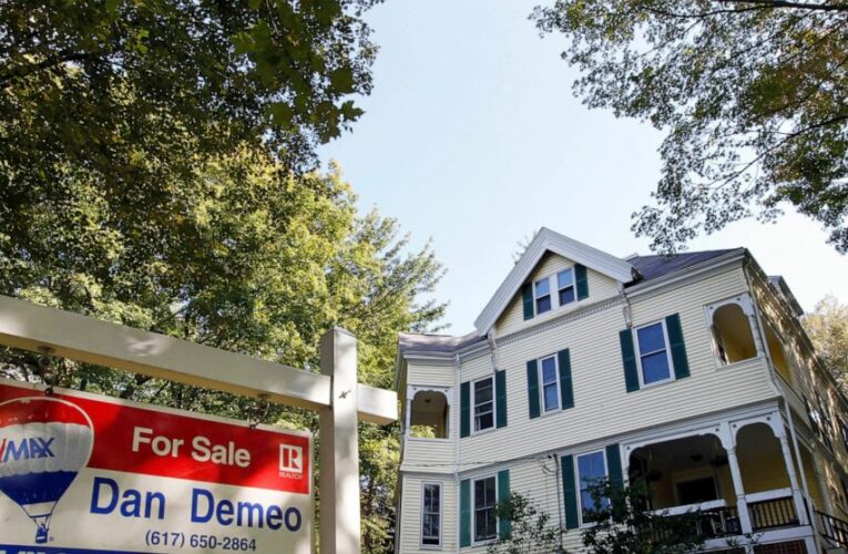 US long-term mortgage rates flat; 30-year at 2.71%