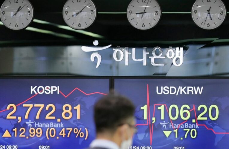 US stocks tick higher in quiet pre-Christmas trading