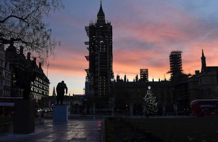 UK economic growth slows for sixth consecutive month