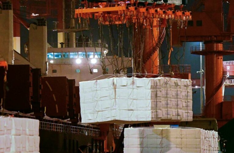 China trade surplus hits record $75B as Nov exports soar