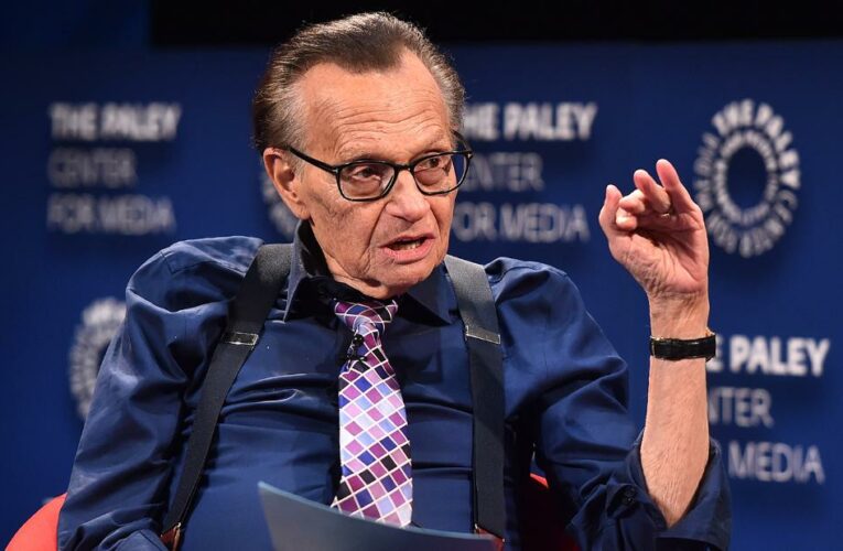 Celebrities and newsmakers are paying tribute to broadcasting legend Larry King