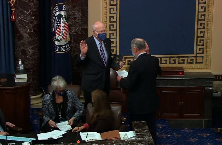 Senators sworn in for Trump impeachment trial