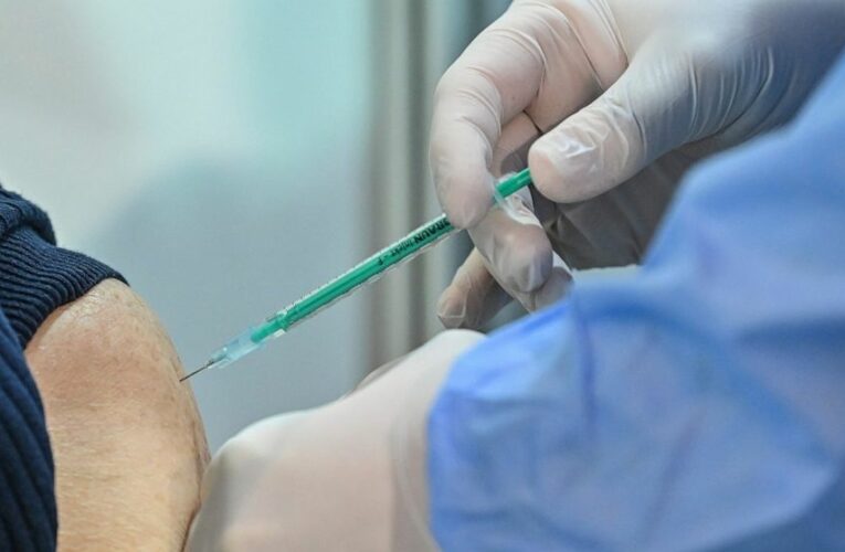 Seniors in Florida camp overnight for vaccine