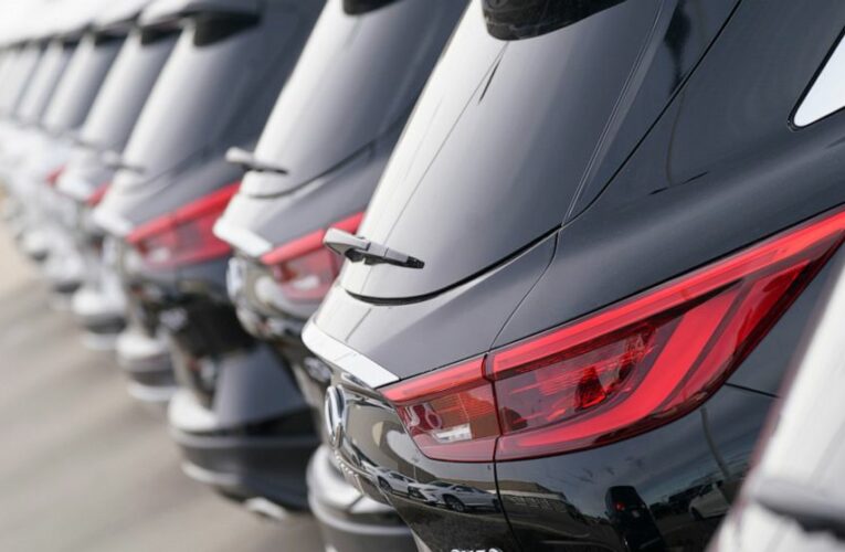 Late sales rebound helps US automakers avoid 2020 disaster