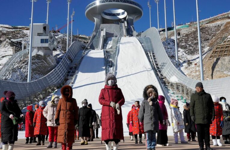 The Latest: US reports 29 severe allergic reactions to shot