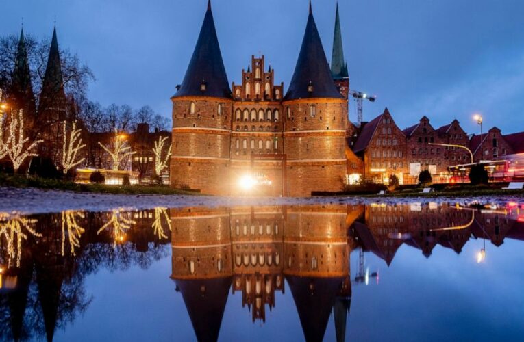 Germany set to extend hard lockdown as daily deaths mount