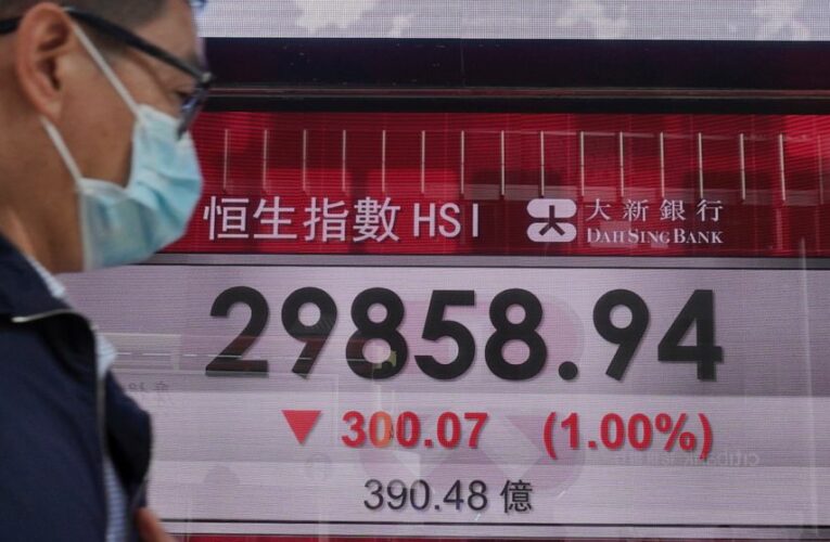 US stocks muted as investors weigh earnings, COVID-19