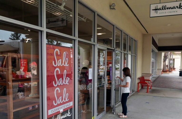 U.S. retail sales fell in December for 3rd straight month