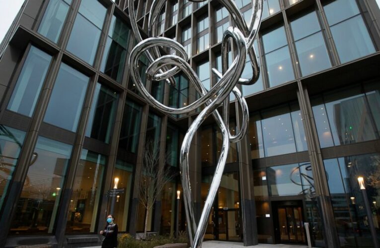 EU agency approves Moderna’s COVID-19 vaccine