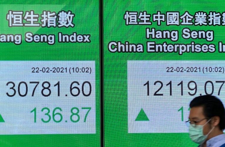 Stocks fall as investors mull inflation concerns, recovery