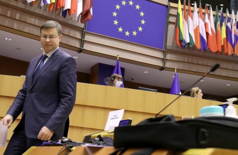 EU lawmakers OK $815 billion recovery program
