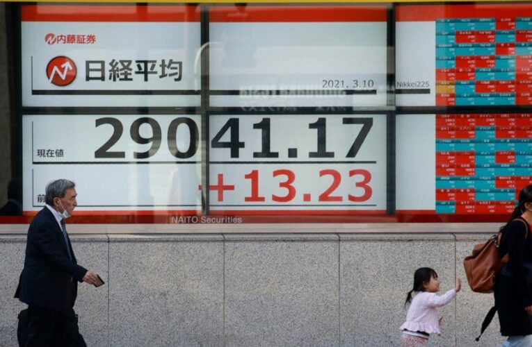 Stability in bond market helps lift major US stock indexes