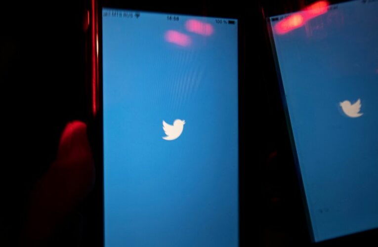 Russia threatens to block Twitter in a month