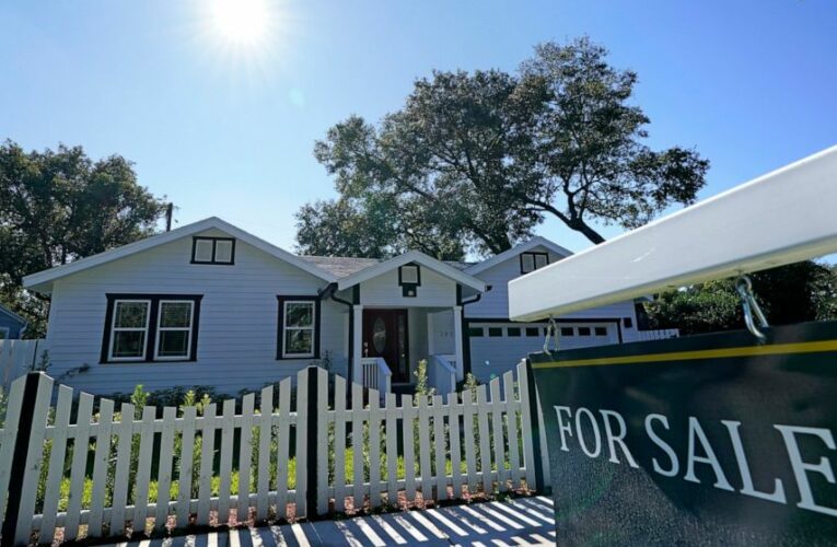 US long-term mortgage rates rise again; 30-year at 3.05%