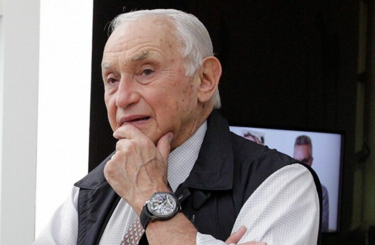 Les Wexner exits board, severs last ties to retail empire