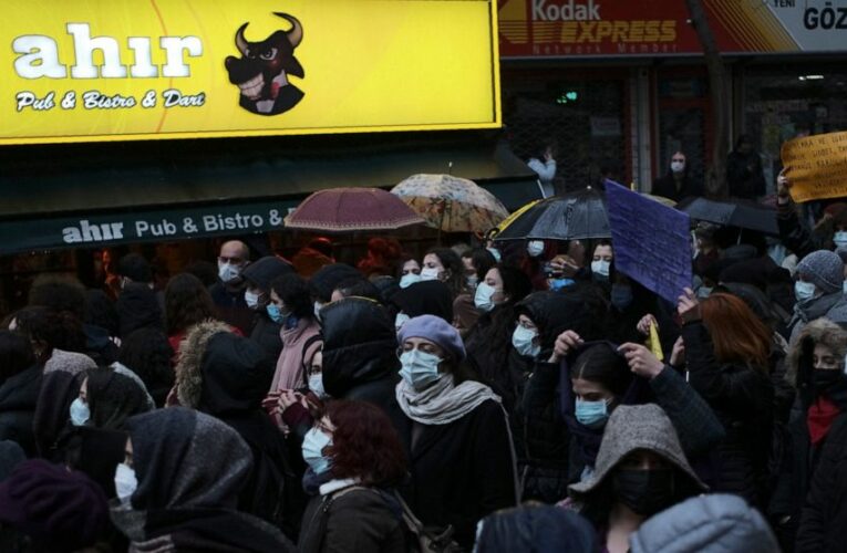 Infections continue to climb in Turkey amid relaxed measures