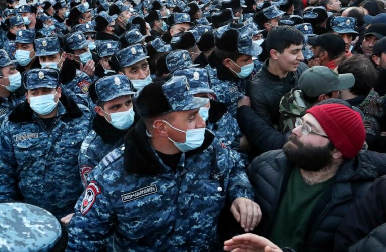 Opposition in Armenia maintains blockade of parliament