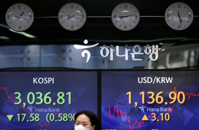 Stocks mixed as investors eye bond market; tech shares rise