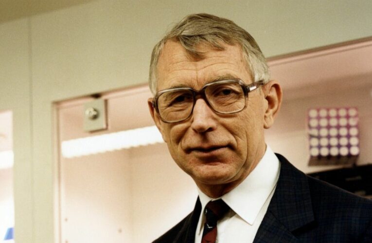Tape that: Dutch inventor of audio cassette dies at age 94