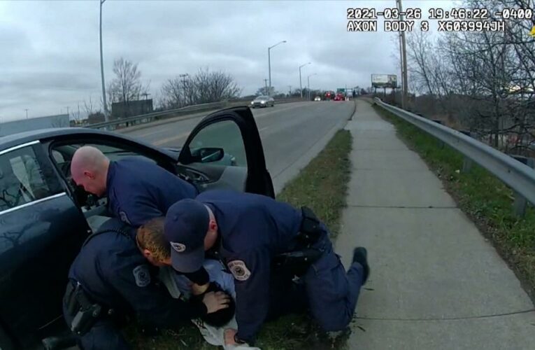 Michigan police officer punches suspect during traffic stop arrest. Department chief defends actions