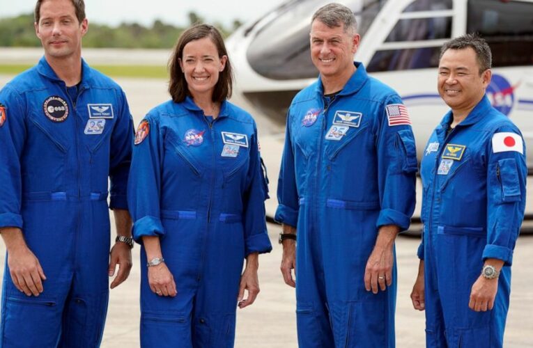 SpaceX picked for moonwalkers, on verge of 3rd crew launch