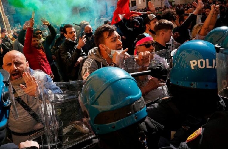Restaurant owners clash with police in Rome lockdown protest