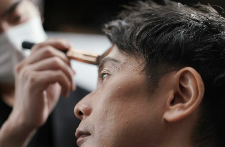 Japanese businessmen brighten makeup industry amid pandemic