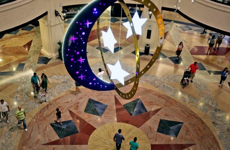 Dubai parts with curtain covers for restaurants in Ramadan